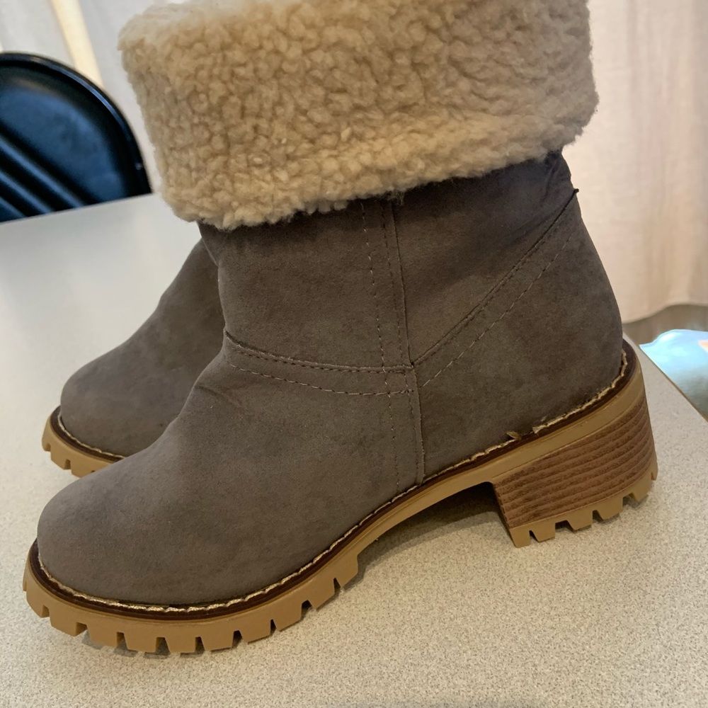 Fleece lined grey boots